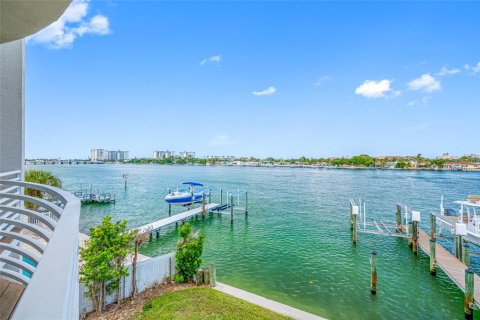 Adosado en venta en Treasure Island, Florida, 4 dormitorios, 252.04 m2 № 2127761 - foto 18