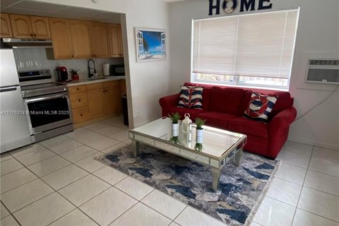 Apartamento en alquiler en Pompano Beach, Florida, 1 dormitorio, 50.17 m2 № 2012522 - foto 5