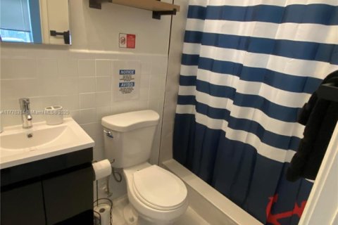 Apartamento en alquiler en Pompano Beach, Florida, 1 dormitorio, 50.17 m2 № 2012522 - foto 3