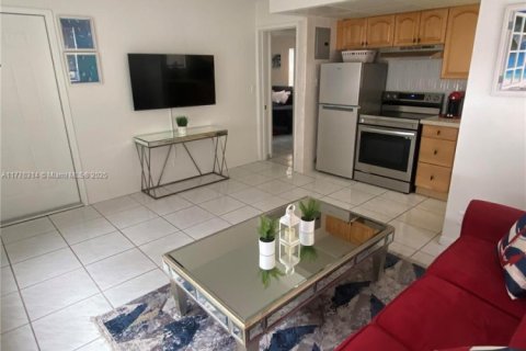 Apartamento en alquiler en Pompano Beach, Florida, 1 dormitorio, 50.17 m2 № 2012522 - foto 9