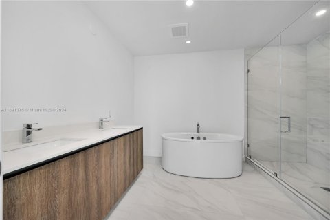 Condo in Sunny Isles Beach, Florida, 3 bedrooms in AURORA  № 1812255 - photo 11