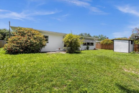 House in Umatilla, Florida 4 bedrooms, 188.13 sq.m. № 1263586 - photo 30