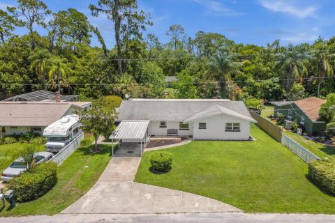 House in Umatilla, Florida 4 bedrooms, 188.13 sq.m. № 1263586 - photo 4