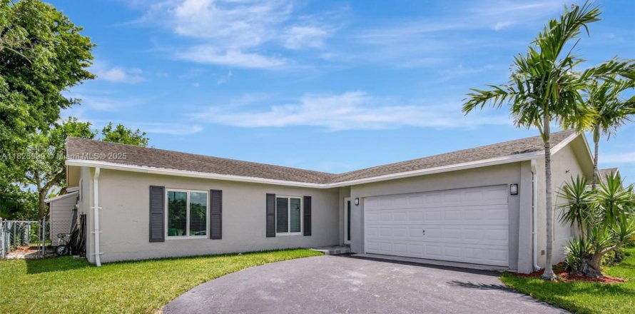 Villa ou maison à Sunrise, Floride 4 chambres, 153.94 m2 № 1801008