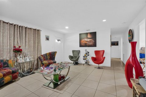 Villa ou maison à vendre à Hialeah, Floride: 4 chambres, 169.64 m2 № 2069124 - photo 21