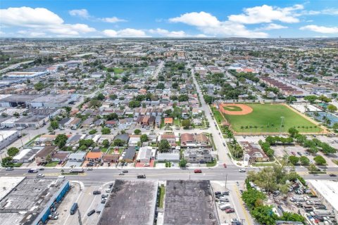 Villa ou maison à vendre à Hialeah, Floride: 4 chambres, 169.64 m2 № 2069124 - photo 4