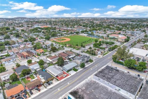 Villa ou maison à vendre à Hialeah, Floride: 4 chambres, 169.64 m2 № 2069124 - photo 11