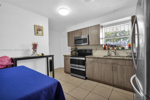 Villa ou maison à vendre à Hialeah, Floride: 4 chambres, 169.64 m2 № 2069124 - photo 23