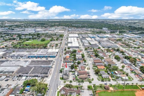 Villa ou maison à vendre à Hialeah, Floride: 4 chambres, 169.64 m2 № 2069124 - photo 5