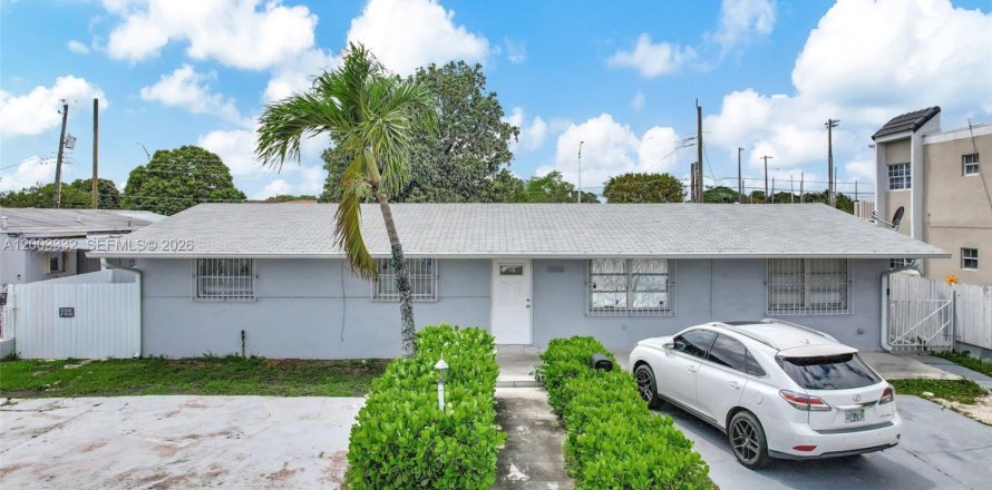 Villa ou maison à Hialeah, Floride 4 chambres, 169.64 m2 № 2069124
