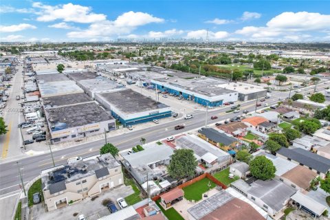 Villa ou maison à vendre à Hialeah, Floride: 4 chambres, 169.64 m2 № 2069124 - photo 13