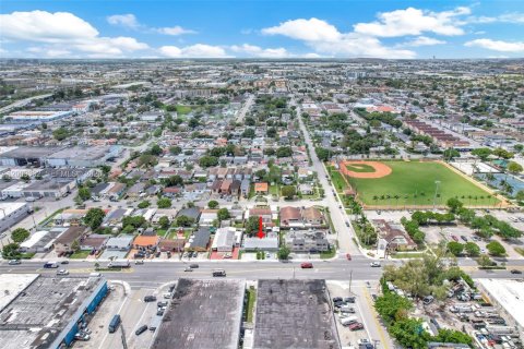 Villa ou maison à vendre à Hialeah, Floride: 4 chambres, 169.64 m2 № 2069124 - photo 3