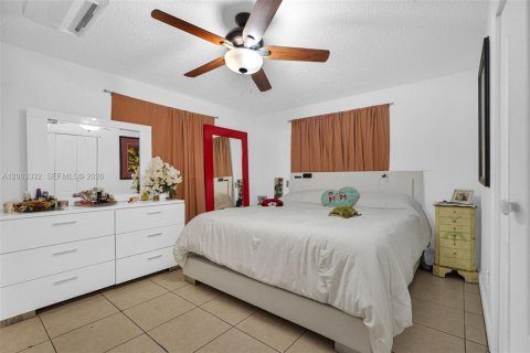 Villa ou maison à vendre à Hialeah, Floride: 4 chambres, 169.64 m2 № 2069124 - photo 29