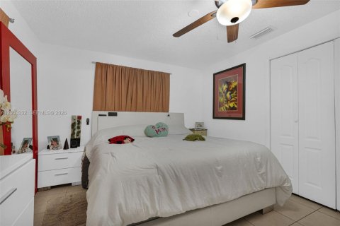Villa ou maison à vendre à Hialeah, Floride: 4 chambres, 169.64 m2 № 2069124 - photo 30