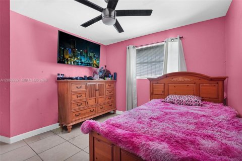 Villa ou maison à vendre à Hialeah, Floride: 4 chambres, 169.64 m2 № 2069124 - photo 27