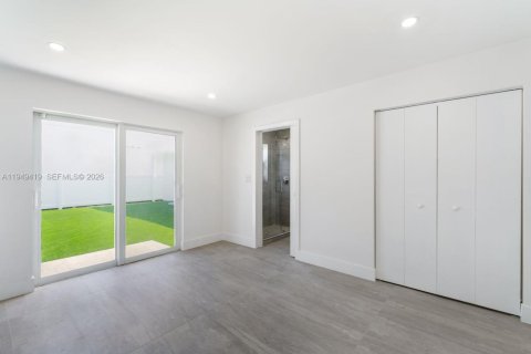 Снять в аренду виллу или дом в Халландейл-Бич, Флорида 5 спален, 243.4м2, № 2005506 - фото 16