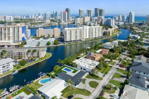 Снять в аренду виллу или дом в Халландейл-Бич, Флорида 5 спален, 243.4м2, № 2005506 - фото 10