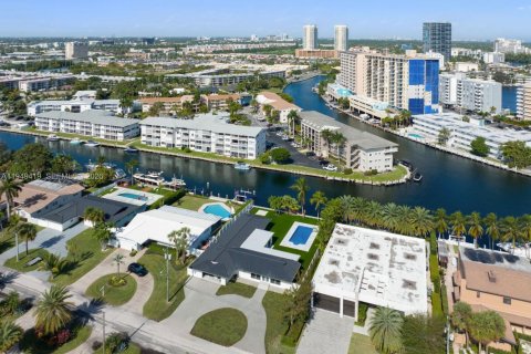 Снять в аренду виллу или дом в Халландейл-Бич, Флорида 5 спален, 243.4м2, № 2005506 - фото 6