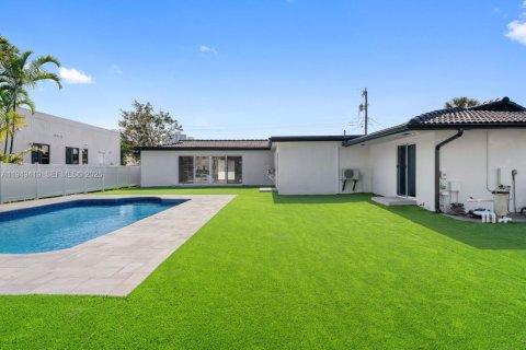 Снять в аренду виллу или дом в Халландейл-Бич, Флорида 5 спален, 243.4м2, № 2005506 - фото 13