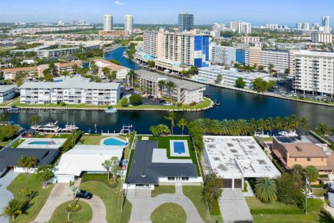 Снять в аренду виллу или дом в Халландейл-Бич, Флорида 5 спален, 243.4м2, № 2005506 - фото 5