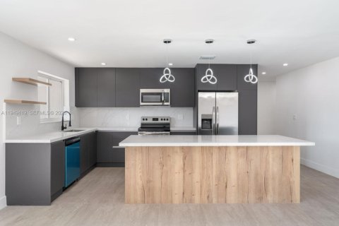 Снять в аренду виллу или дом в Халландейл-Бич, Флорида 5 спален, 243.4м2, № 2005506 - фото 26