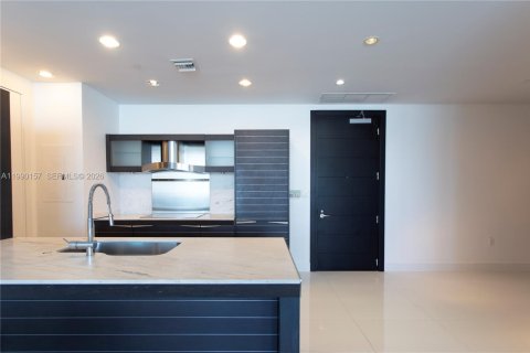 Condo in Miami, Florida, 2 bedrooms  № 2053075 - photo 2