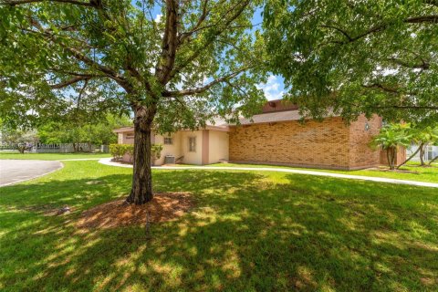 Immobilier commercial à vendre à Homestead, Floride № 1792556 - photo 5