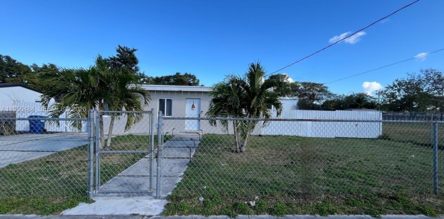 Дом в Хомстед, Флорида 3 спальни, 110.37м2 № 2005952