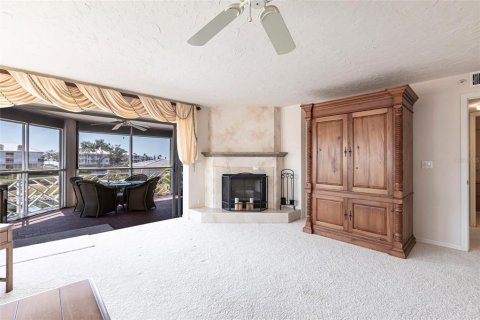 Condo in Placida, Florida, 2 bedrooms  № 1576722 - photo 8