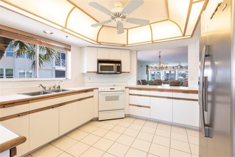 Condo in Placida, Florida, 2 bedrooms  № 1576722 - photo 10