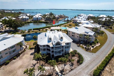 Condo in Placida, Florida, 2 bedrooms  № 1576722 - photo 1