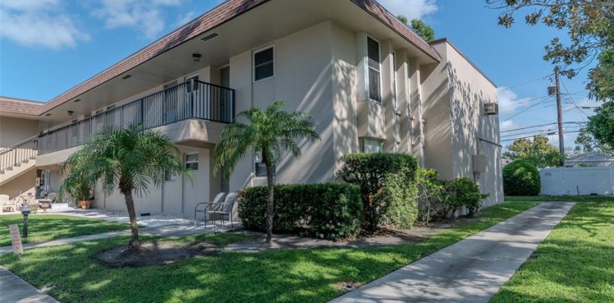 Condominio en Saint Petersburg, Florida, 2 dormitorios  № 1915387