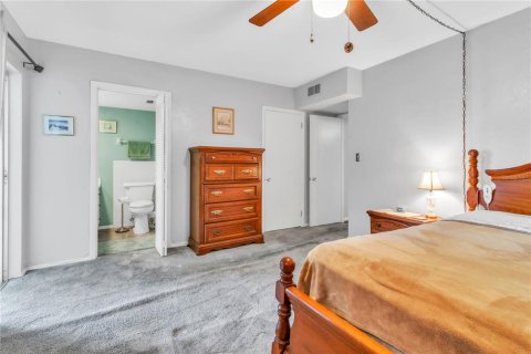 Condo in Saint Petersburg, Florida, 2 bedrooms  № 1915387 - photo 24