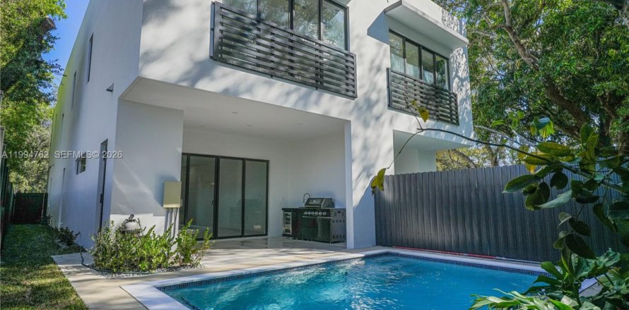 Дом в Майами, Флорида 3 спальни № 2056374