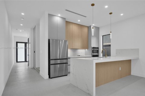 Купить виллу или дом в Майами, Флорида 3 спальни, № 2056374 - фото 2