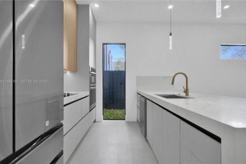 Купить виллу или дом в Майами, Флорида 3 спальни, № 2056374 - фото 6