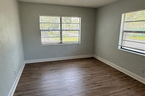 House in Saint Petersburg, Florida 2 bedrooms, 92.72 sq.m. № 1766076 - photo 13