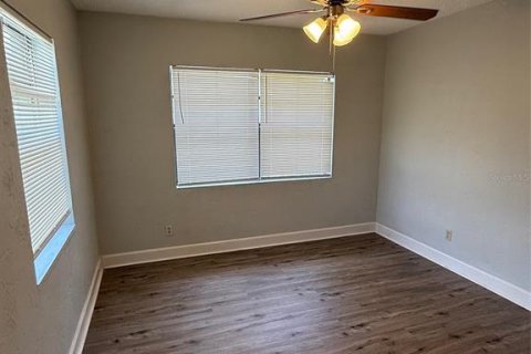 House in Saint Petersburg, Florida 2 bedrooms, 92.72 sq.m. № 1766076 - photo 10