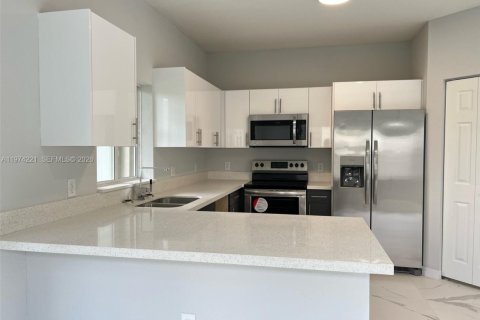 Adosado en alquiler en Fort Lauderdale, Florida, 3 dormitorios № 2036252 - foto 5