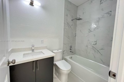 Adosado en alquiler en Fort Lauderdale, Florida, 3 dormitorios № 2036252 - foto 12