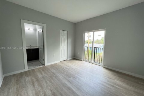 Adosado en alquiler en Fort Lauderdale, Florida, 3 dormitorios № 2036252 - foto 10