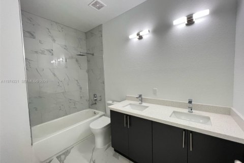 Adosado en alquiler en Fort Lauderdale, Florida, 3 dormitorios № 2036252 - foto 9