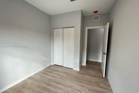 Adosado en alquiler en Fort Lauderdale, Florida, 3 dormitorios № 2036252 - foto 13