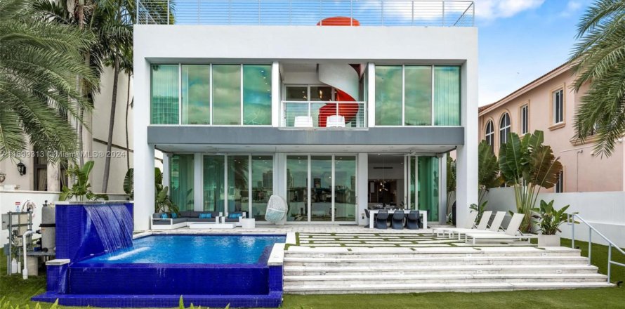 Casa en Sunny Isles Beach, Florida 4 dormitorios, 457.92 m2 № 1932365