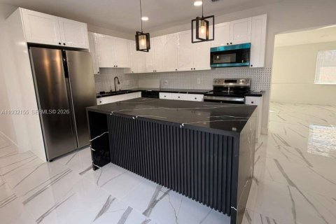 Casa en venta en Miami Gardens, Florida, 3 dormitorios, 183.3 m2 № 1996205 - foto 11