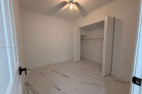 Casa en venta en Miami Gardens, Florida, 3 dormitorios, 183.3 m2 № 1996205 - foto 14