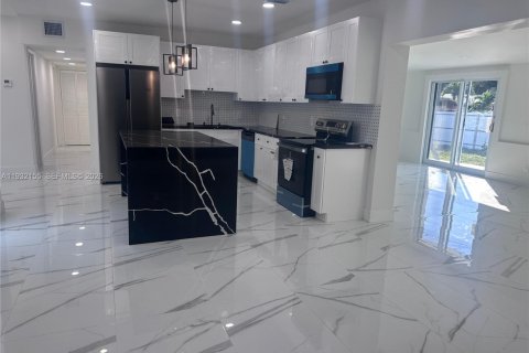 Casa en Miami Gardens, Florida 3 dormitorios, 183.3 m2 № 1996205