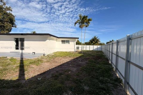 Casa en venta en Miami Gardens, Florida, 3 dormitorios, 183.3 m2 № 1996205 - foto 6
