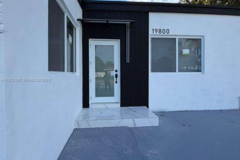 Casa en venta en Miami Gardens, Florida, 3 dormitorios, 183.3 m2 № 1996205 - foto 22