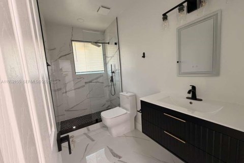 Casa en venta en Miami Gardens, Florida, 3 dormitorios, 183.3 m2 № 1996205 - foto 19